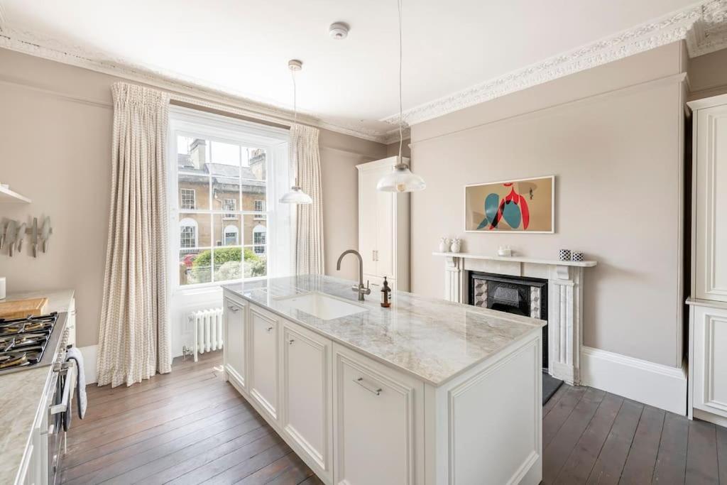 Dunsford House - Elegant Townhouse With Parking Villa Bath Kültér fotó