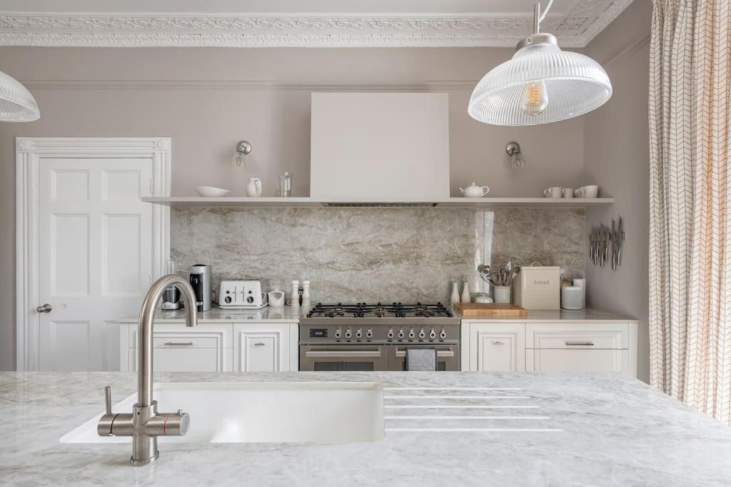 Dunsford House - Elegant Townhouse With Parking Villa Bath Kültér fotó