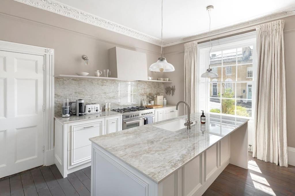 Dunsford House - Elegant Townhouse With Parking Villa Bath Kültér fotó